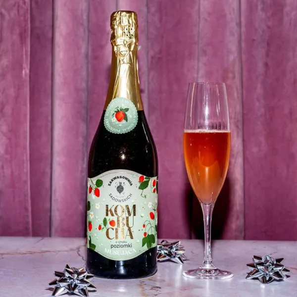 Kombucha szampańska o smaku poziomki 750ml Zakwasownia